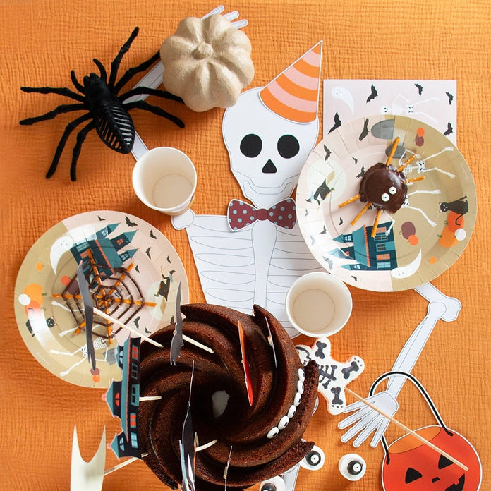 8 Halloween plates