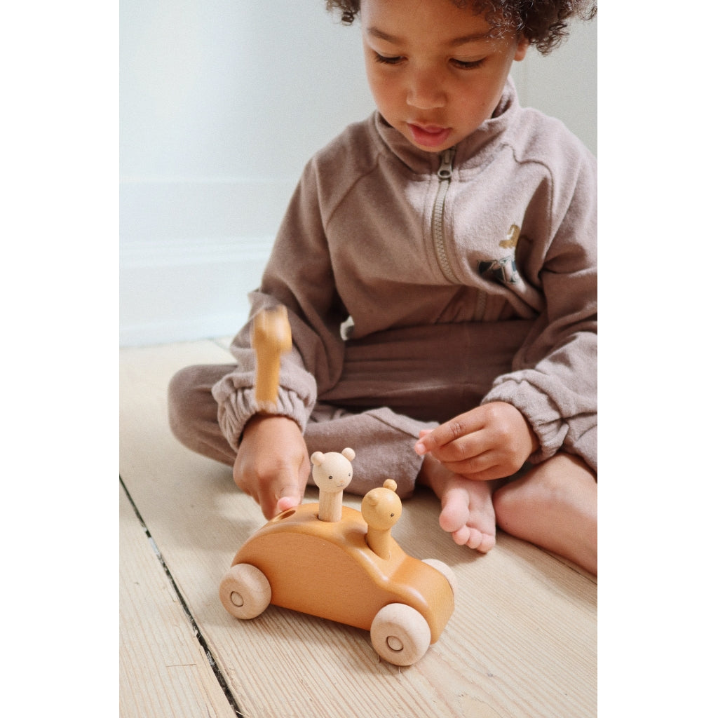 Wooden pop-up car FSC - KONGES SLØJD - 23 AW - wooden toys bear family