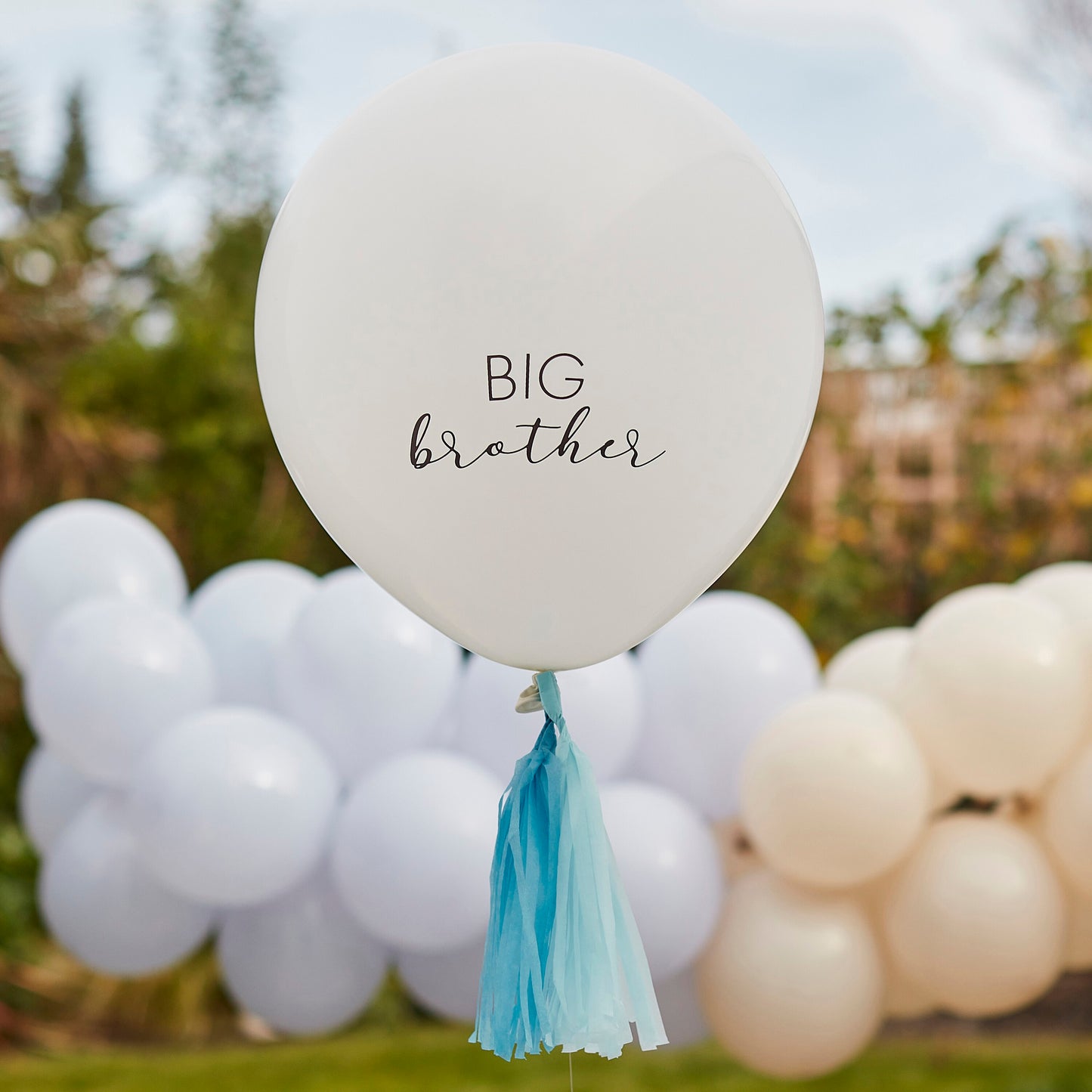 Ballon Big Brother avec pompons bleus 