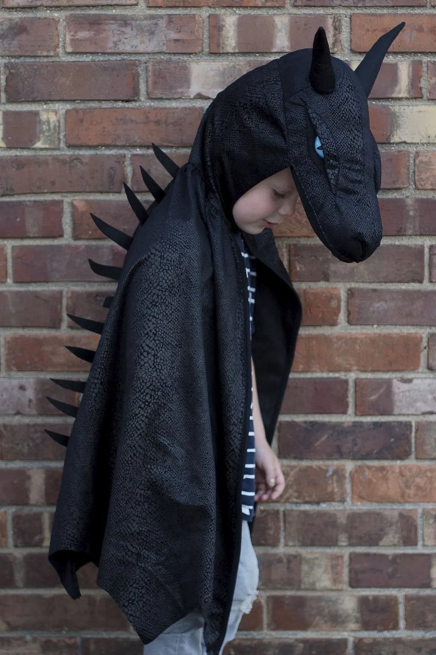 Midnight dragon cape 5-6 years - Great Pretenders